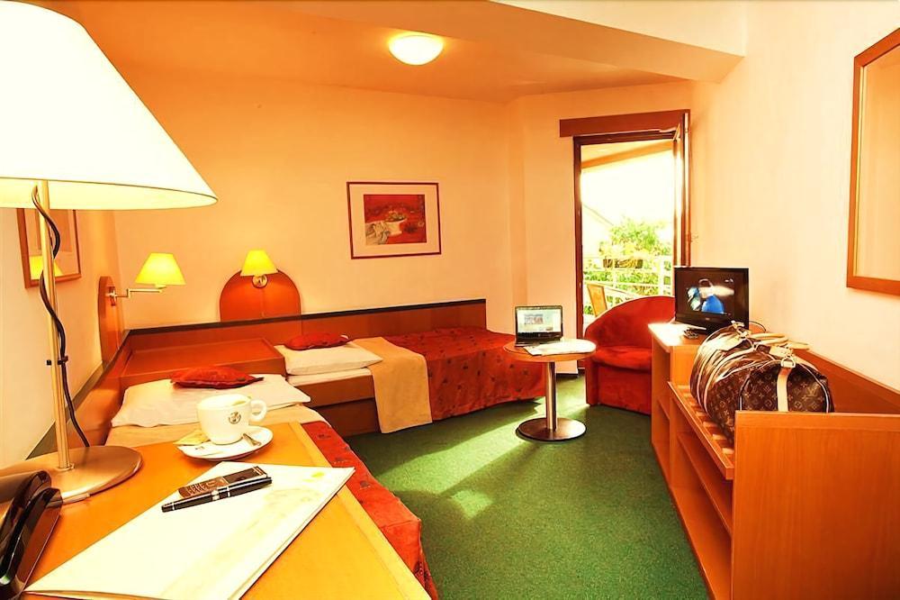 Hotel Troja ปราก ภายนอก รูปภาพ